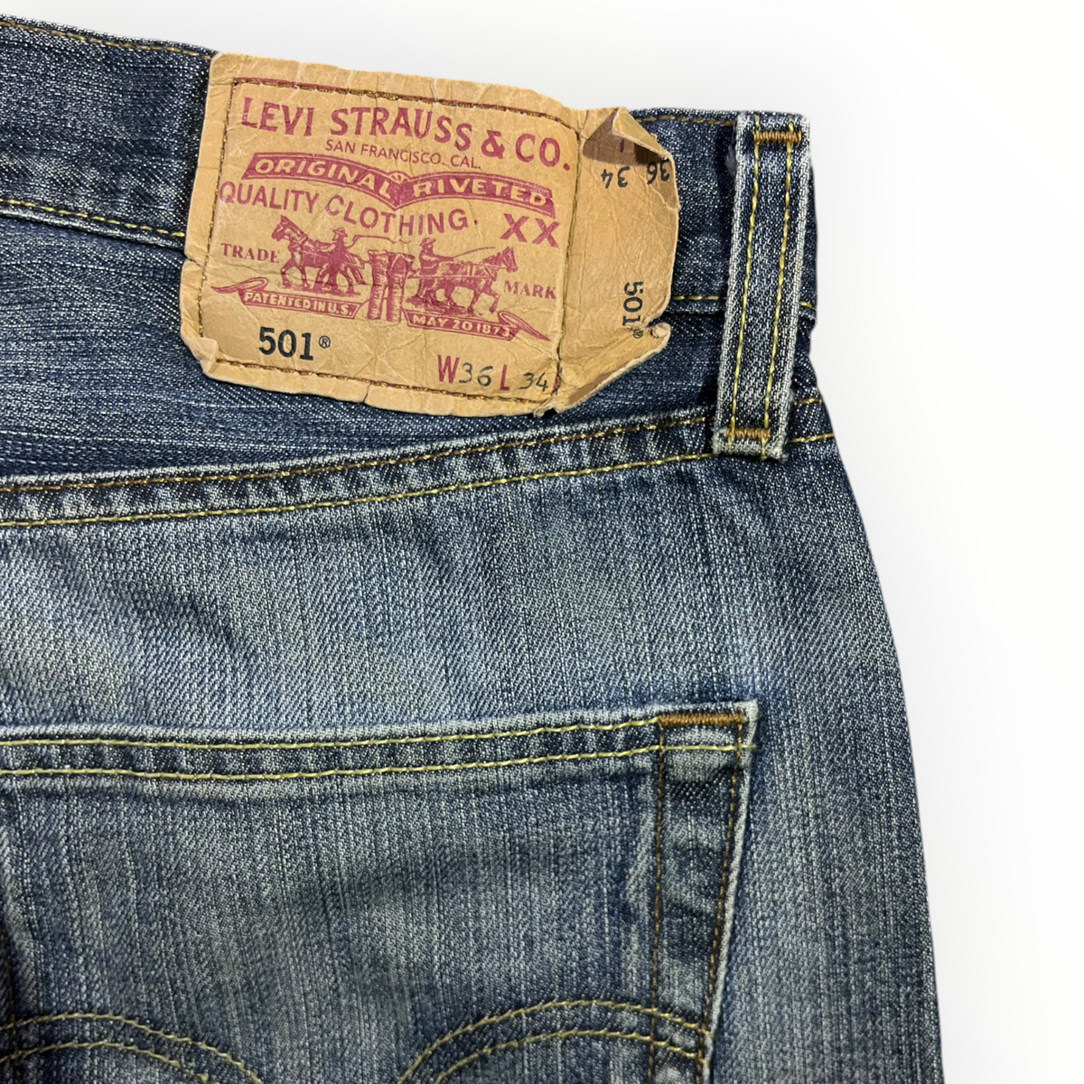 Levi’s Jeans (M-L)
